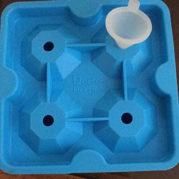 Bundle Sale 3 for $15 | Dr. Hetzner 4-Pack Diamond Shape Ice Cube Trays - Picture 13 of 14